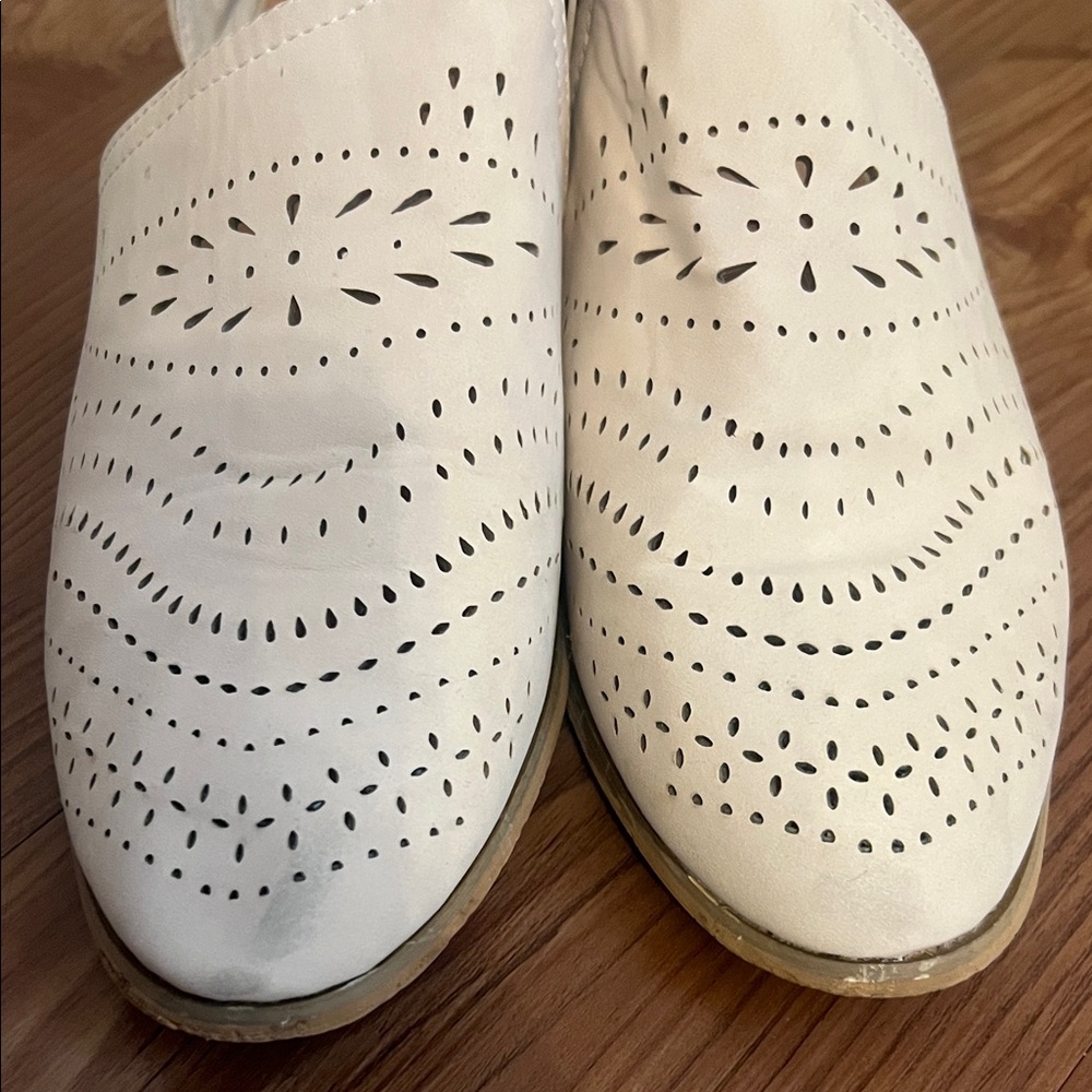 Source Unknown White Perforated Cutout Ankle Boot… - image 2